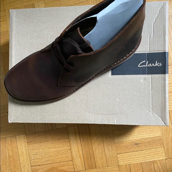 CLARKS: BRAND NEW IN BOX - Picture 1 of 2